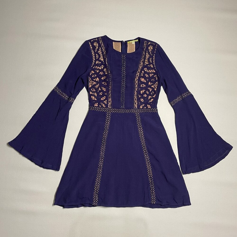 Gianni Bini Mini Dress Size Large Blue Lace Mesh Long Bell Sleeve Nude Lining - Picture 9 of 16